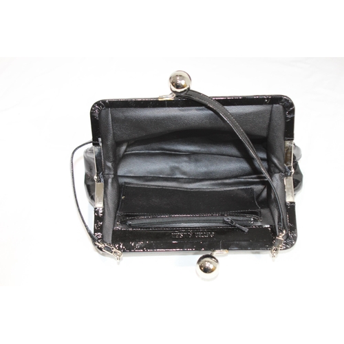 409 - QUANTITY OF VINTAGE LADIES LEATHER HANDBAGS