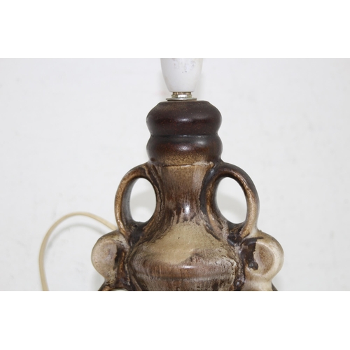 218 - VINTAGE POTTERY LAMP
39CM