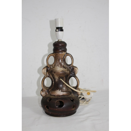 218 - VINTAGE POTTERY LAMP
39CM