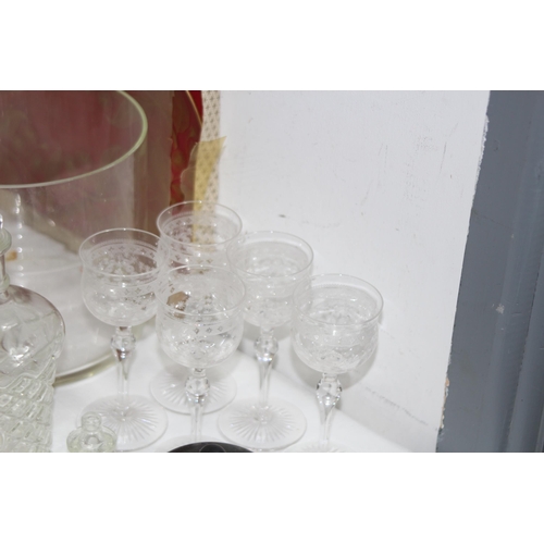 292 - QUANTITY OF GLASSWARE