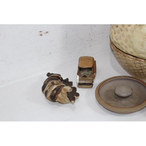 301 - QUANTITY OF CHINA AND POTTERY ITEMS 
38CM