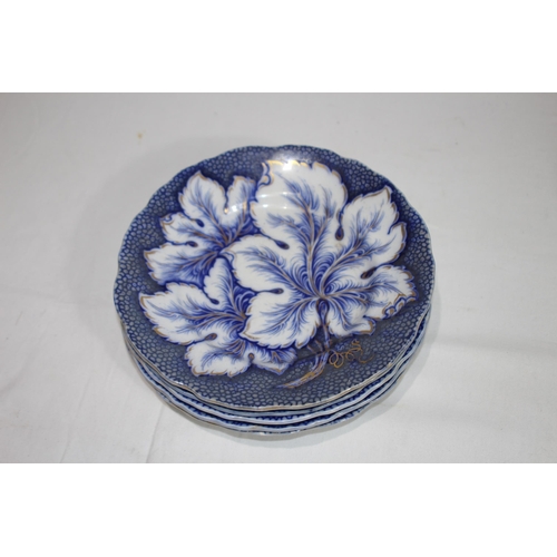 304 - QUANTITY OF BLUE AND WHITE CHINA