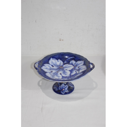 304 - QUANTITY OF BLUE AND WHITE CHINA