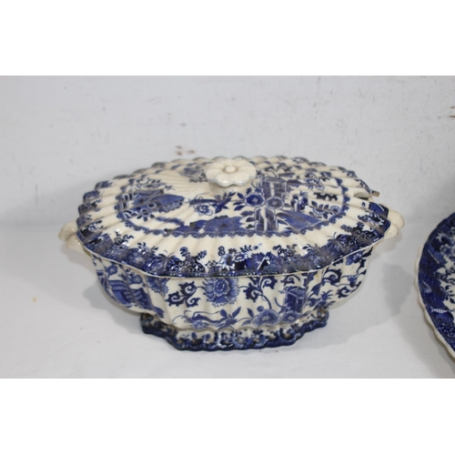 304 - QUANTITY OF BLUE AND WHITE CHINA