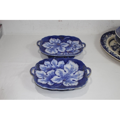 304 - QUANTITY OF BLUE AND WHITE CHINA