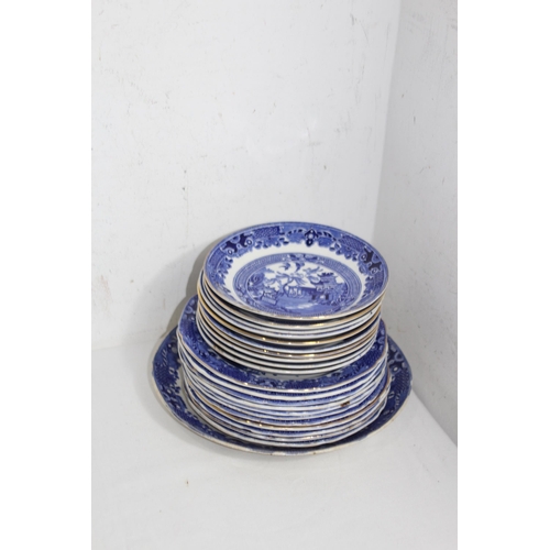 306 - QUANTITY OF BLUE AND WHITE CHINA