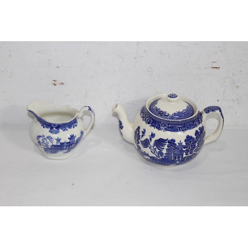 306 - QUANTITY OF BLUE AND WHITE CHINA