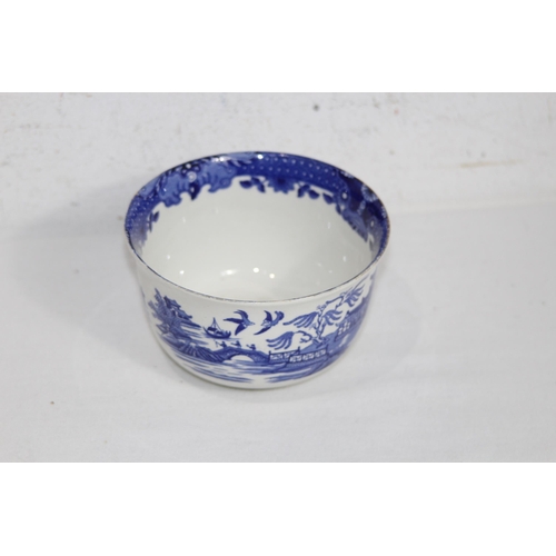 306 - QUANTITY OF BLUE AND WHITE CHINA