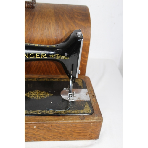 401 - VINTAGE SINGER SEWING MACHINE AND ACCESS