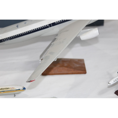 702 - QUANTITY OF MODEL PLANES AND TRIBUTE TO CONCORDE