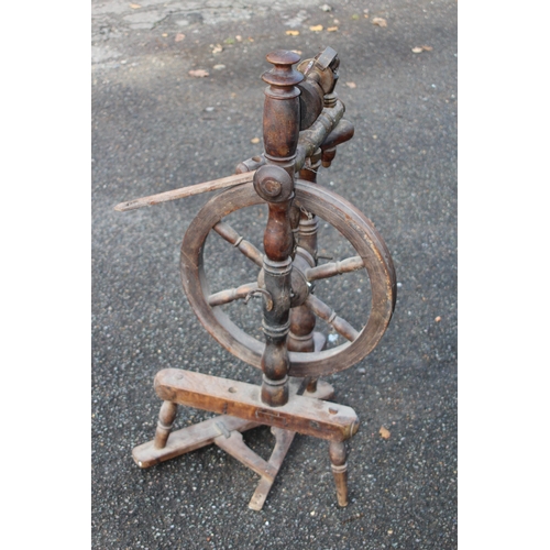 88 - VINTAGE SPINNING WHEEL 
85 X 48CM