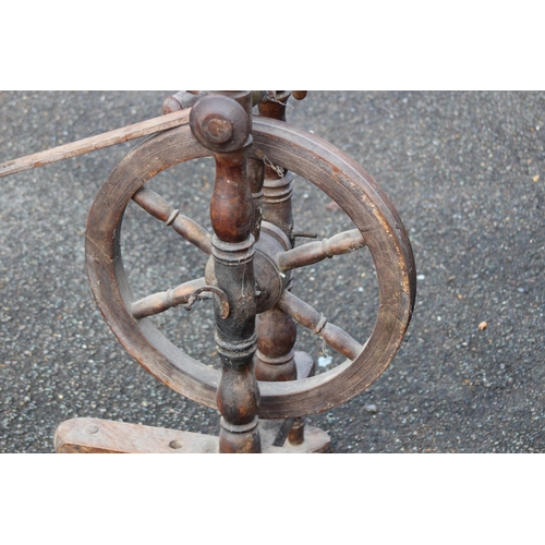 88 - VINTAGE SPINNING WHEEL 
85 X 48CM