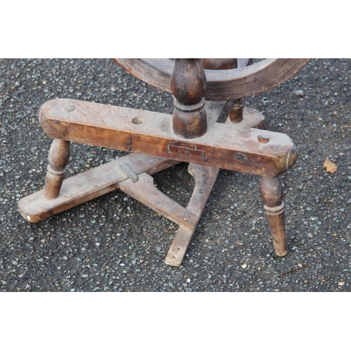 88 - VINTAGE SPINNING WHEEL 
85 X 48CM