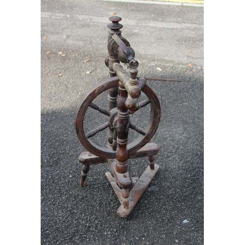 88 - VINTAGE SPINNING WHEEL 
85 X 48CM