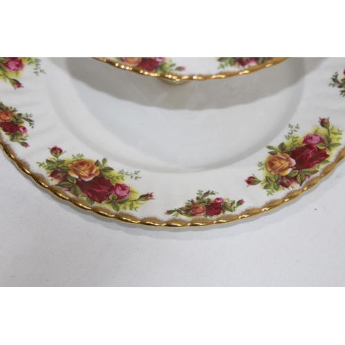 320 - ROYAL ALBERT OLD COUNTRY ROSE TEASET