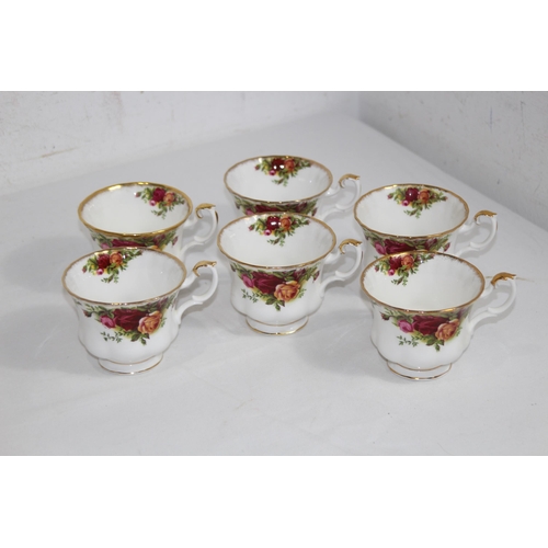 320 - ROYAL ALBERT OLD COUNTRY ROSE TEASET