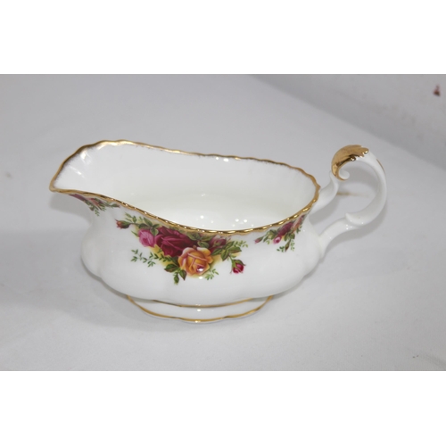 321 - ROYAL ALBERT OLD COUNTRY ROSE DINNER SERVICE