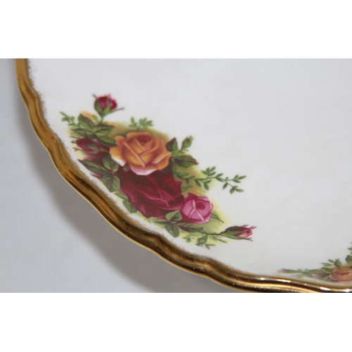 321 - ROYAL ALBERT OLD COUNTRY ROSE DINNER SERVICE