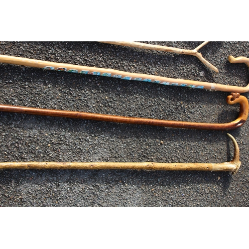 437 - QUANTITY OF VINTAGE HIKING STICKS x6