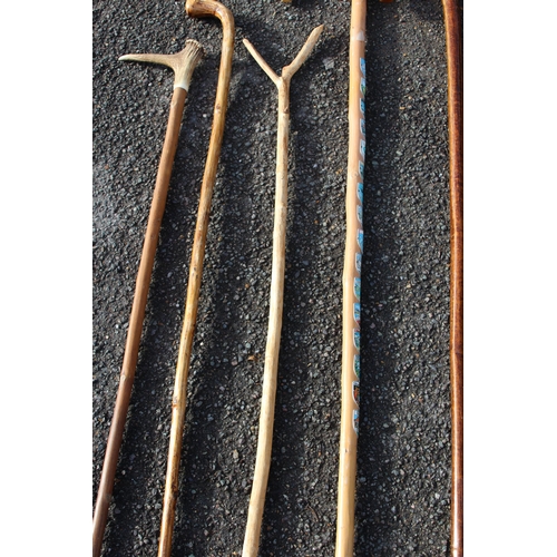 437 - QUANTITY OF VINTAGE HIKING STICKS x6