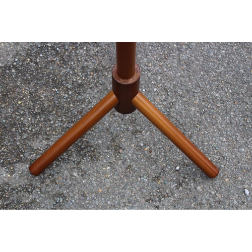 87 - RETRO HAT STAND
180CM