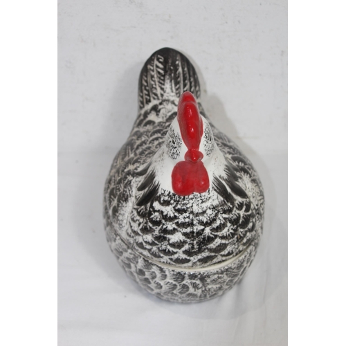 308 - 2 HEN EGG HOLDERS, JERSEY CREAMER AND A NOVELTY TOAST RACK
30 X 25CM