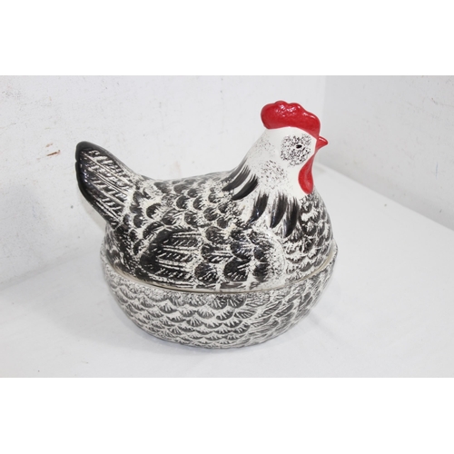 308 - 2 HEN EGG HOLDERS, JERSEY CREAMER AND A NOVELTY TOAST RACK
30 X 25CM