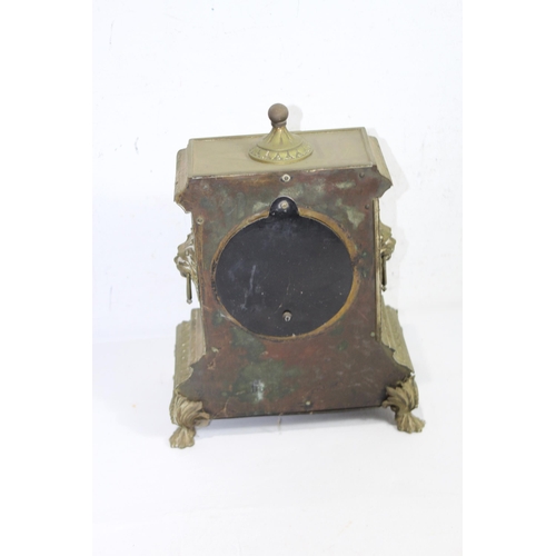 420 - ANTIQUE BRASS CLOCK
23 X 30 X 14CM