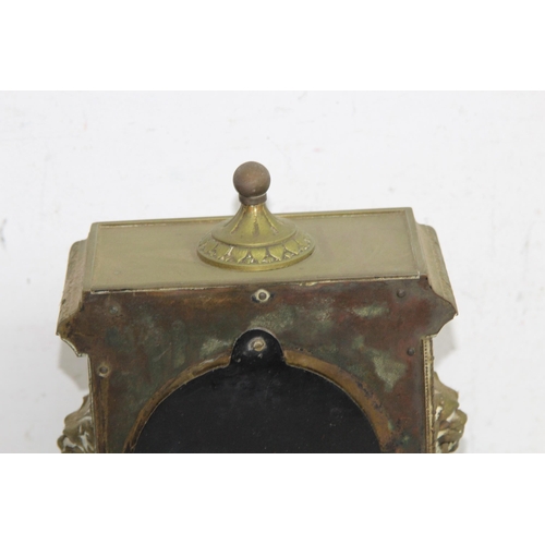 420 - ANTIQUE BRASS CLOCK
23 X 30 X 14CM