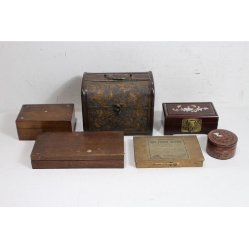 421 - QUANTITY OF VINTAGE BOXES x6
17 X 18 X 22CM