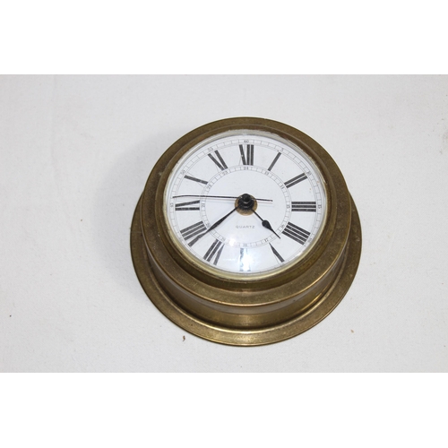 422 - QUANTITY OF CLOCKS AND BAROMETER x4
22 X 12 X 27CM