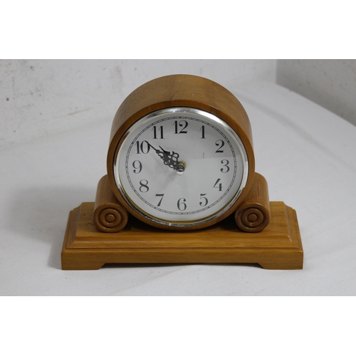 422 - QUANTITY OF CLOCKS AND BAROMETER x4
22 X 12 X 27CM