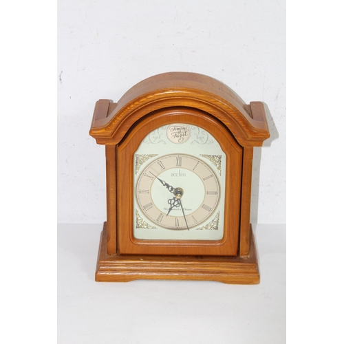 422 - QUANTITY OF CLOCKS AND BAROMETER x4
22 X 12 X 27CM