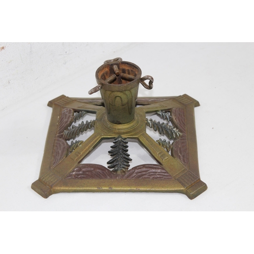 426 - ART DECO CHRISTMAS TREE STAND
24 X 24 X 13CM