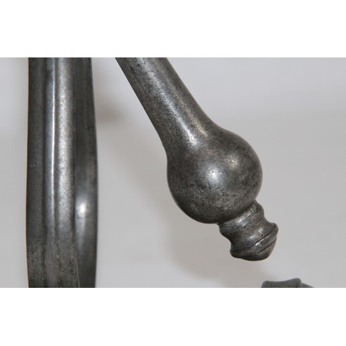 1035 - PEWTER PIVOTING CANDLE STICK
21 X 15CM