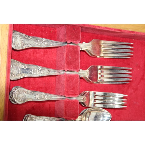 433 - QUANTITY OF CASED CUTLERY ETC