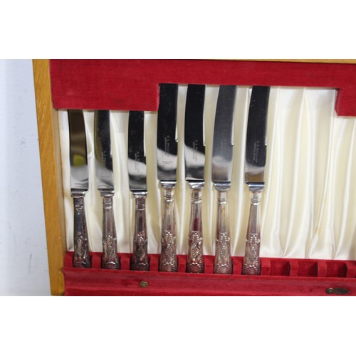 433 - QUANTITY OF CASED CUTLERY ETC