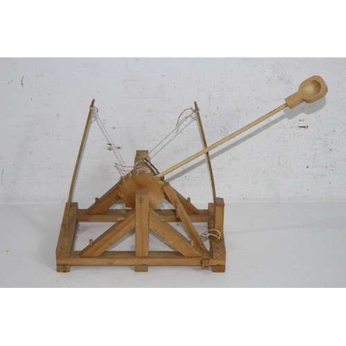 489 - DA VINCE MODEL CATAPULT
26 X 15 X 30CM