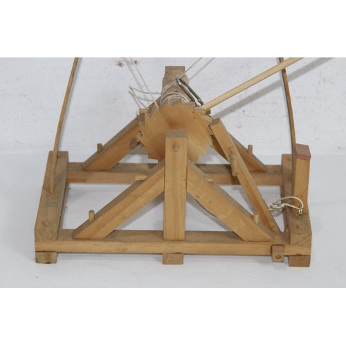 489 - DA VINCE MODEL CATAPULT
26 X 15 X 30CM