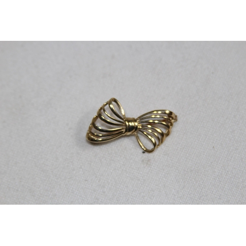 1196 - 9CT GOLD BROOCH - 3.85G