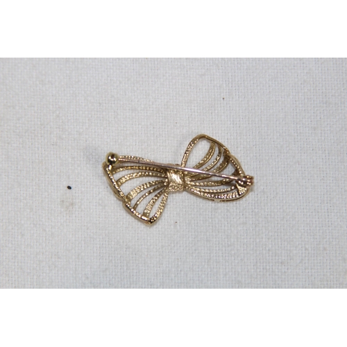 1196 - 9CT GOLD BROOCH - 3.85G