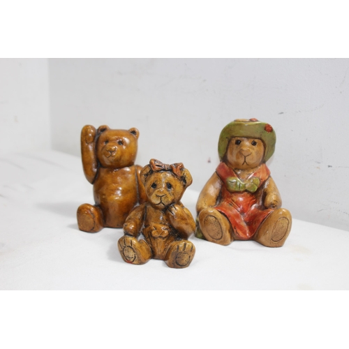 327 - QUANTITY OF FIELDCRAFT BEARS
18CM