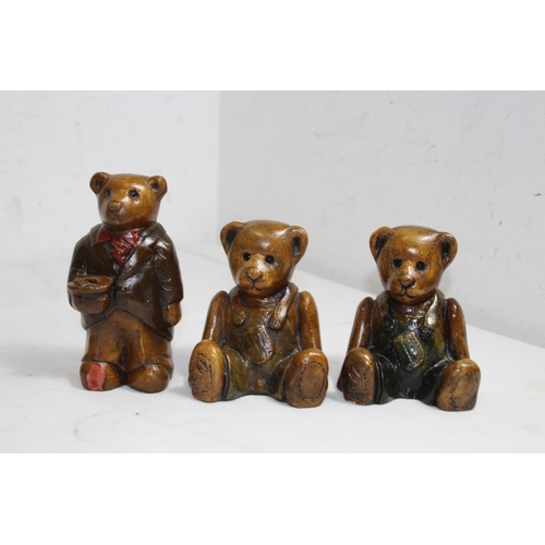 327 - QUANTITY OF FIELDCRAFT BEARS
18CM