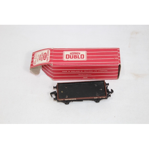 707 - QUANTITY OF HORNBY DUBLO ROLLING STOCK