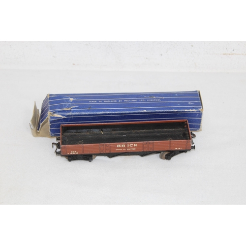 707 - QUANTITY OF HORNBY DUBLO ROLLING STOCK