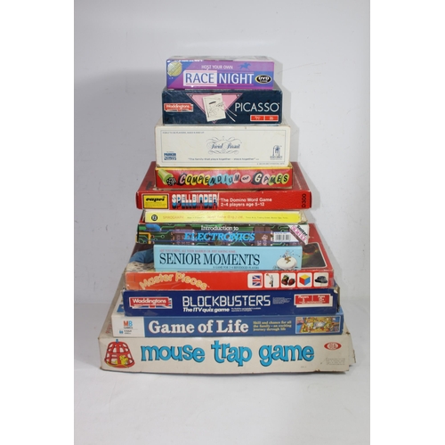 710 - QUANTITY OF VINTAGE GAMES AND BOARD GAMES x12