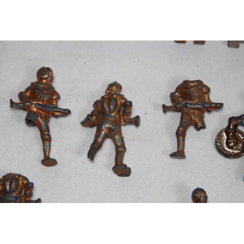 712 - LARGE QUANTITY OF LEAD FIGURES