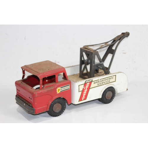 714 - LOUIS MARX AND CO BREAKDOWN TRUCK TOY
50 X 19CM