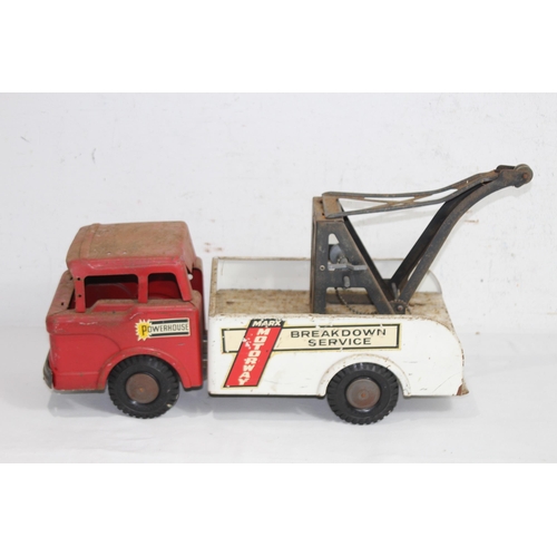 714 - LOUIS MARX AND CO BREAKDOWN TRUCK TOY
50 X 19CM