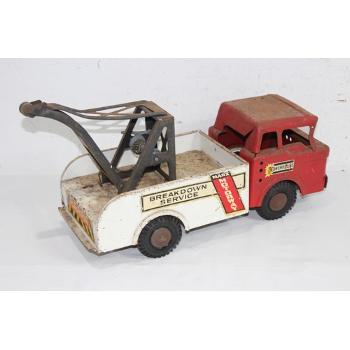 714 - LOUIS MARX AND CO BREAKDOWN TRUCK TOY
50 X 19CM